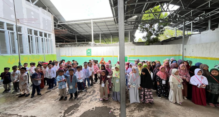 MIS As-Sunnah Darun Najiyah Sambut Siswa Baru Kelas 1 T.A 2025/2026 dengan Apel Pagi dan Pengarahan Kepala Madrasah