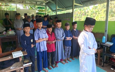 Siswa MIS As-Sunnah Darun Najiyah Rutin Gelar Shalat Duha Berjamaah